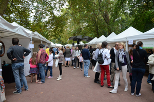 Ambiance animée de la fête des vendanges 2013 de Sartrouville