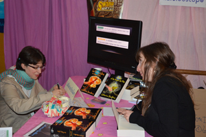 Première dédicace de Catherine Boullery au Salon du livre de Sartrouville 2013